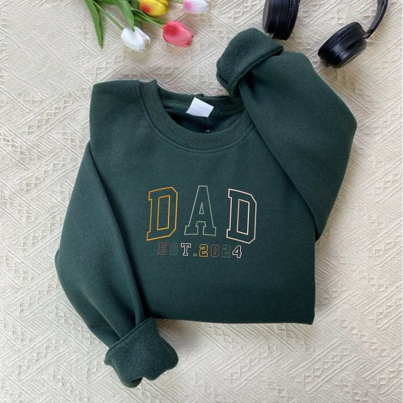 Personalized Embroidered Sweatshirt, Dad Est 2025 Embroidered Shirt, Dad Est Year Sweatshirt, Father's Day Sweatshirt, Gifts For Dad