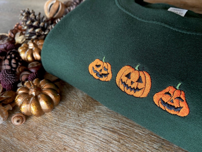Pumpkin Face Embroidered Sweatshirt Halloween Autumn Clothing Embroidery Fall Sweater Eco Jumper Unisex Halloween Costume Pumpkins 1722916689380.jpg
