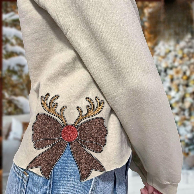 Christmas Reindeer Cut Out Side Embroidery Sweatshirt Side Cut Out Embroidery Sweatshirt Bow Appliqu Embroidery Sweatshirt 1730703583067.jpg