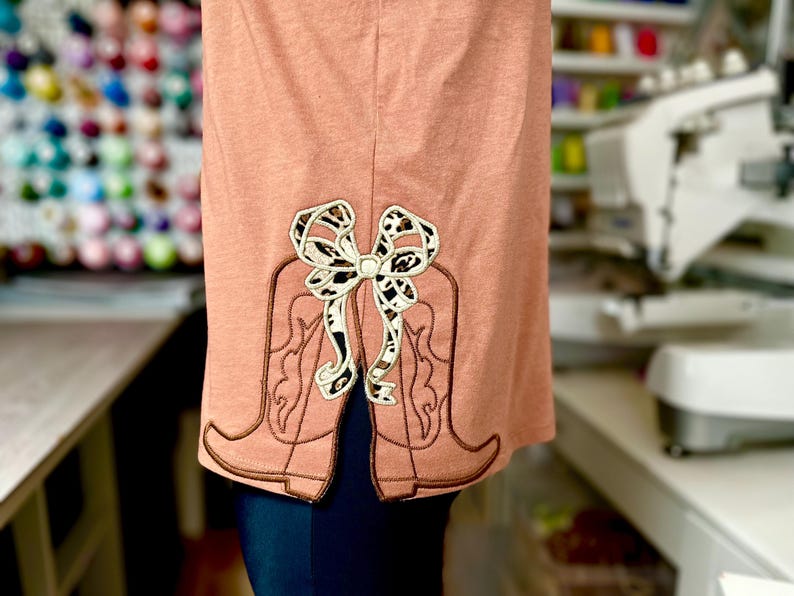 Cowboy Cowgirl Boots And Bow Applique Side Bow Split Seam Machine Embroidery Shirt Girly Bow Ribbon Sweatshirt T Shirt Outfit Design 1739865163581.jpg
