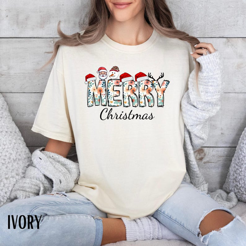 Merry Christmas Shirt Retro Womens Holiday Tee Trendy Christmas Tshirt Winter Shirt For Her Xmas Eve Shirt 1760586687559.png