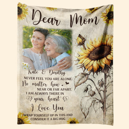 Dear Mom, Never Feel You Are Alone - Personalized Blanket - Mother's Day, Loving, Birthday Gift For Mom, Mother 1_e2afaf06-a899-4541-b2f2-10d4be001d8f.jpg