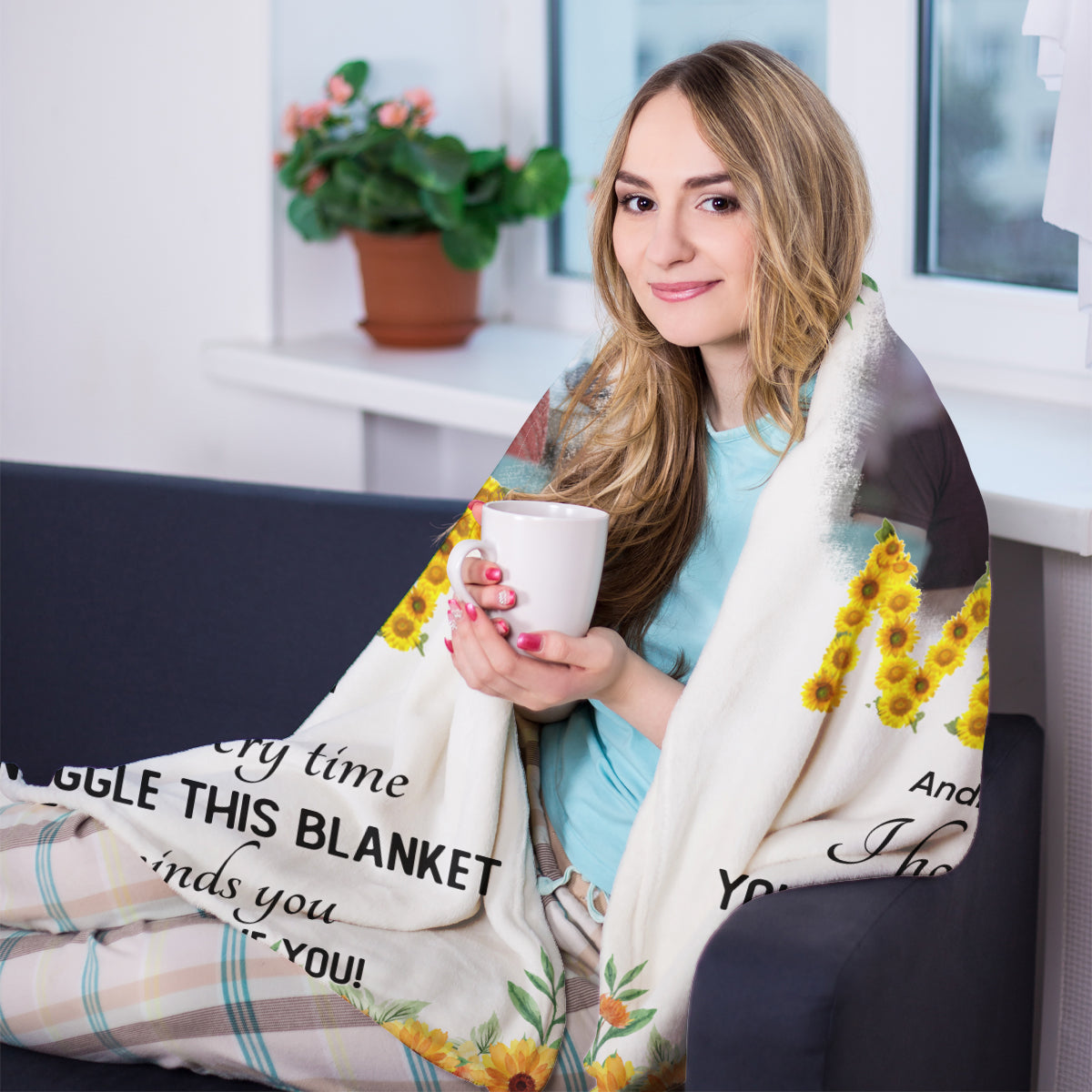 It Reminds You How Much We Love You Mom Blanket - Gift For Mom 2_dc44da2a-3ba5-4a4e-b532-e5973a11bc60.jpg