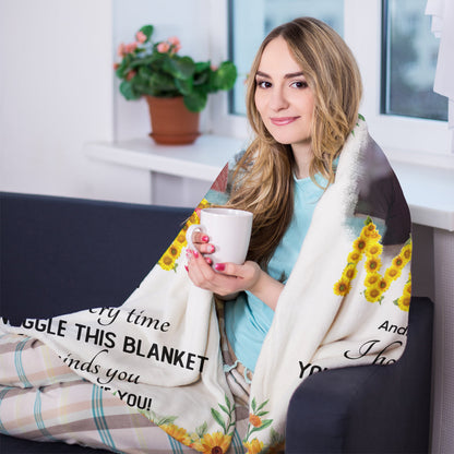 It Reminds You How Much We Love You Mom Blanket - Gift For Mom 2_dc44da2a-3ba5-4a4e-b532-e5973a11bc60.jpg