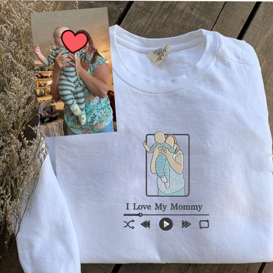 Personalized embroidered custom mom photo shirt 2_ea50c239-18a8-4b35-8a16-5d8a57f63ea0.jpg