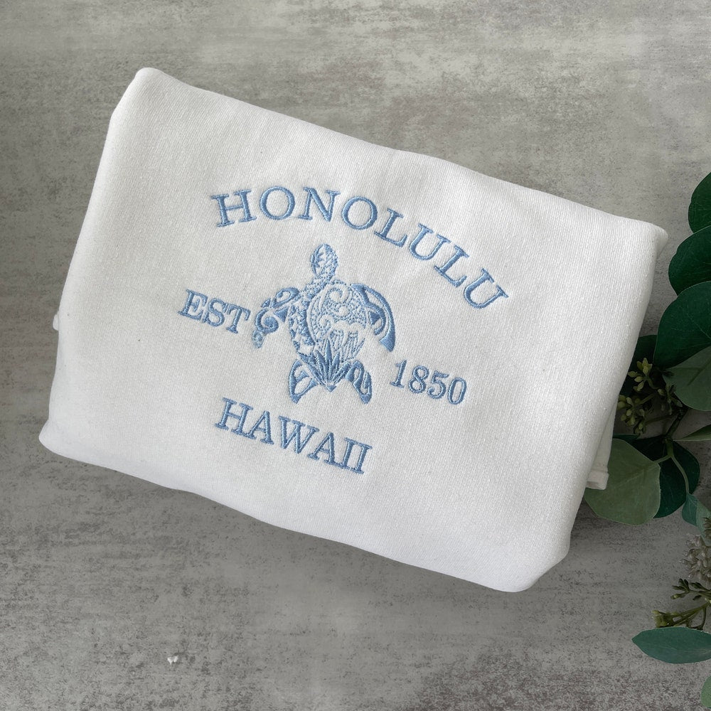 Embroidered Honolulu Hawaii Sweatshirt, Hawaii Hoodie, Crewneck Sweatshirt, Graphic Sweatshirt, Trendy Sweatshirt, Aesthetic Sweatshirt 3_528649c6-9da8-4fbe-a308-6aa5c3c937e3.jpg