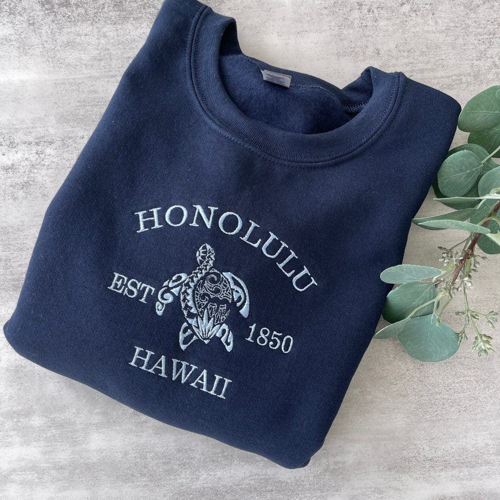 Embroidered Honolulu Hawaii Sweatshirt, Hawaii Hoodie, Crewneck Sweatshirt, Graphic Sweatshirt, Trendy Sweatshirt, Aesthetic Sweatshirt 4_9ede38d9-b549-4381-bd8b-2b31fed05132.jpg