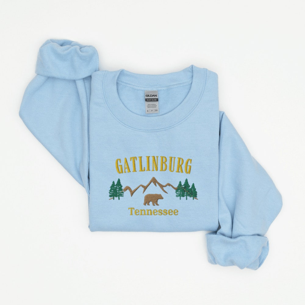 Gatlinburg Tennessee Sweatshirt, Embroidered Gatlinburg Crewneck Sweater, Gatlinburg Tennessee Shirt, Embroidered Mountains Sweatshirt 5_abcb82df-03dc-4189-88b8-21fd4fa75b0a.jpg
