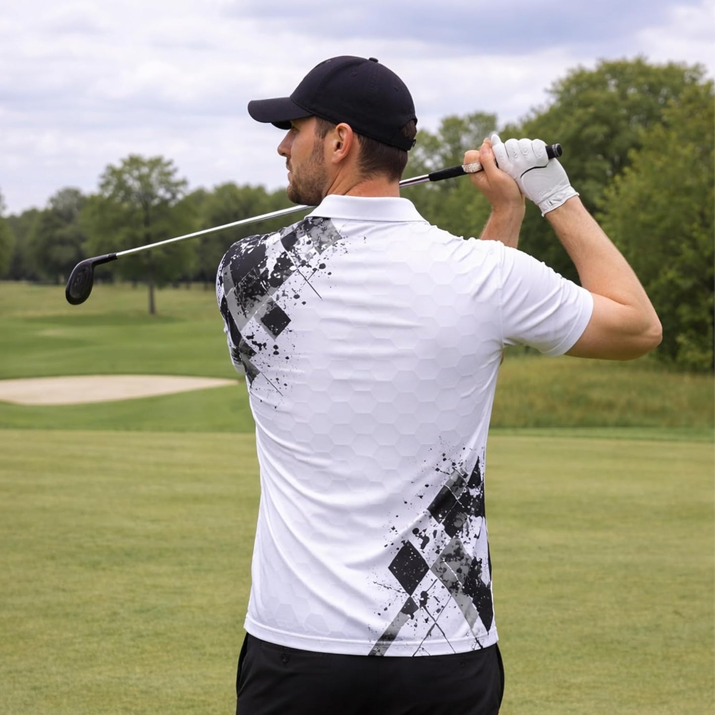 GIA26031302 GolfSwingPerformancePoloShirtWhiteBlackModernGolferPoloAthleticGolfShirtforMen7.jpg