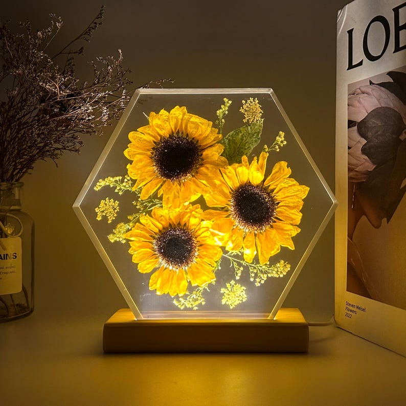Flower resin lamp, birth flower epoxy lamp, sunflower lights shine brightly in the night, flower resin lamp, flower epoxy lamp, bedside lamp il_794xN.6750426784_njkg.jpg