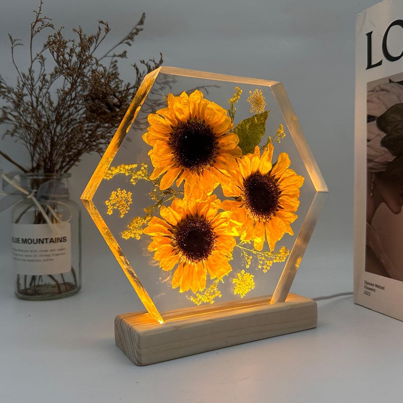 Flower resin lamp, birth flower epoxy lamp, sunflower lights shine brightly in the night, flower resin lamp, flower epoxy lamp, bedside lamp il_794xN.6798445603_qily.jpg