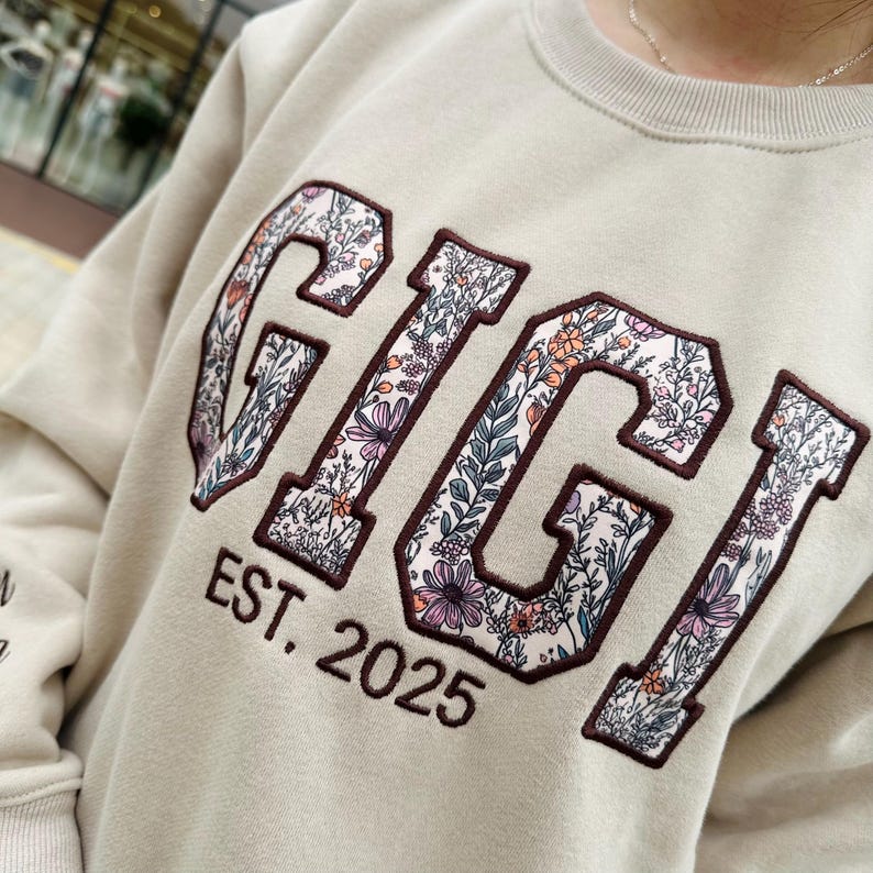 Custom Embroidered GIGI Sweatshirt, Gigi Floral Applique Sweatshirt, Custom Grandma Sweater, Gifts For New Grandmother, Mother's Day Gifts