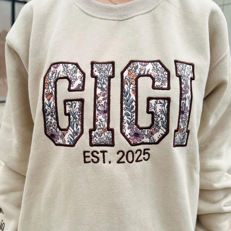 Custom Embroidered GIGI Sweatshirt, Gigi Floral Applique Sweatshirt, Custom Grandma Sweater, Gifts For New Grandmother, Mother's Day Gifts