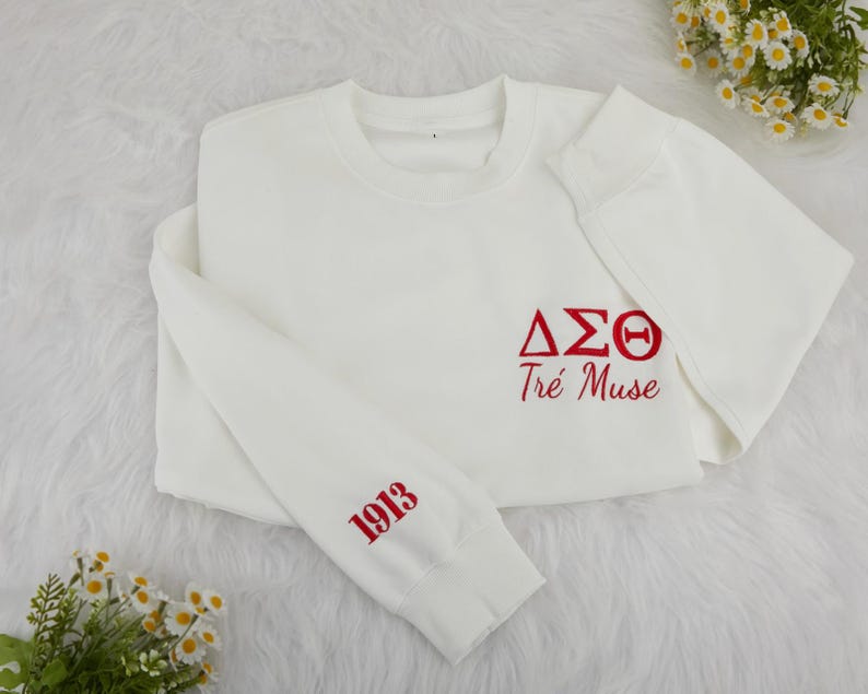 Custom Embroidered Name Sweatshirt,Personalized Delta Sigma Theta Sweatshirt,Delta Sigma Theta Hoodie for Women,DST Cloth Gift for Her