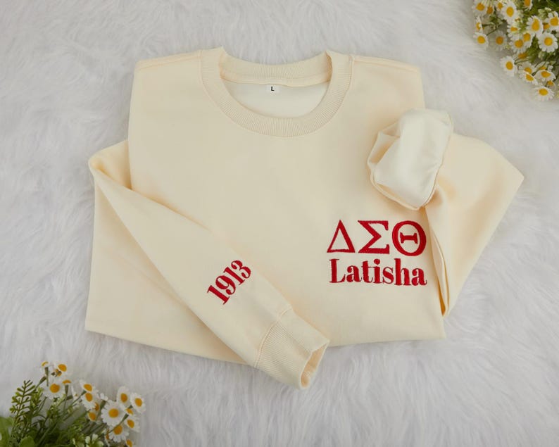 Custom Embroidered Name Sweatshirt,Personalized Delta Sigma Theta Sweatshirt,Delta Sigma Theta Hoodie for Women,DST Cloth Gift for Her