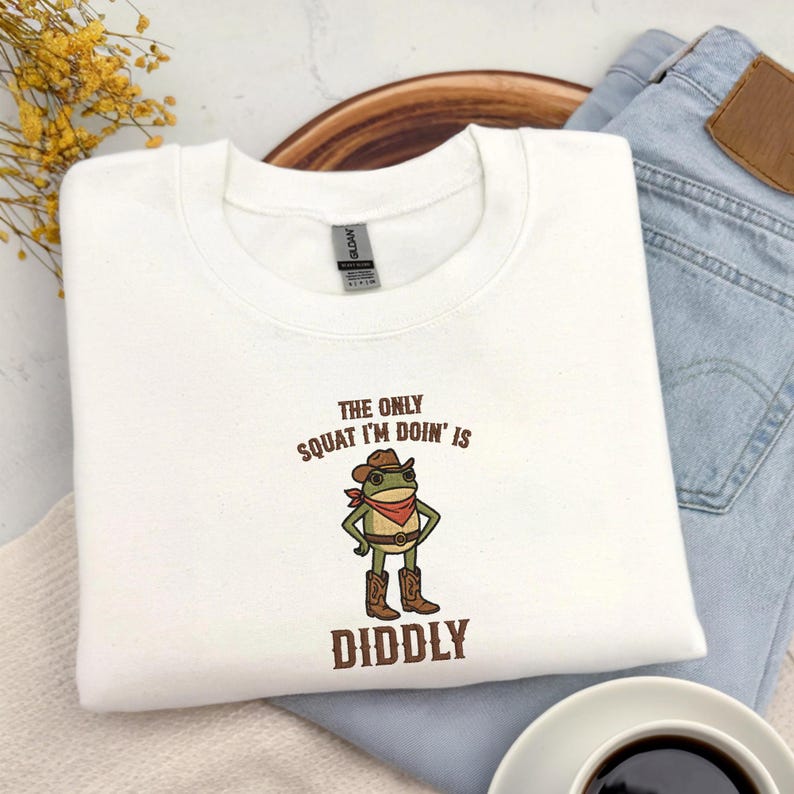 Embroidered The Only Squat I'm Doin' Is Diddly Sweatshirt, Cowboy Frog Sweatshirt, Western Gift, Lazy Gym Hoodie, Sarcastic Western, Diddly Squat